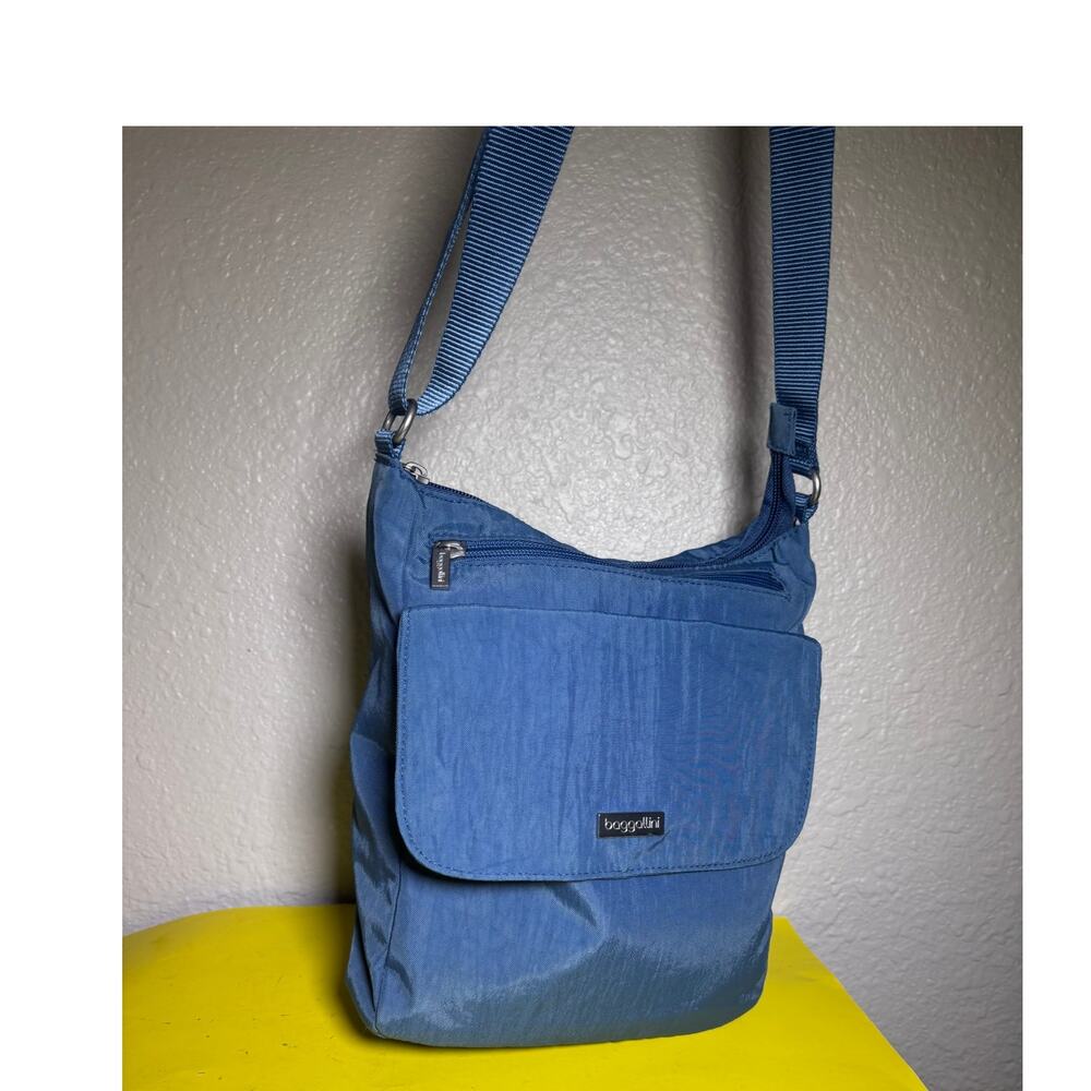 baggalini light blue nylon travel crossbody bag